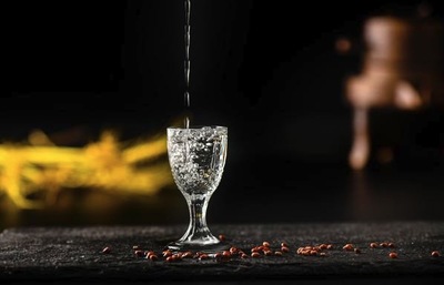 品酒有道 揭秘鑒別白酒的四個常見誤區(qū)